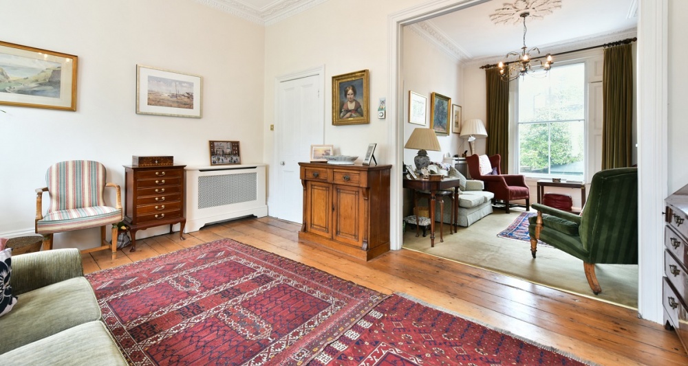 Reception room 