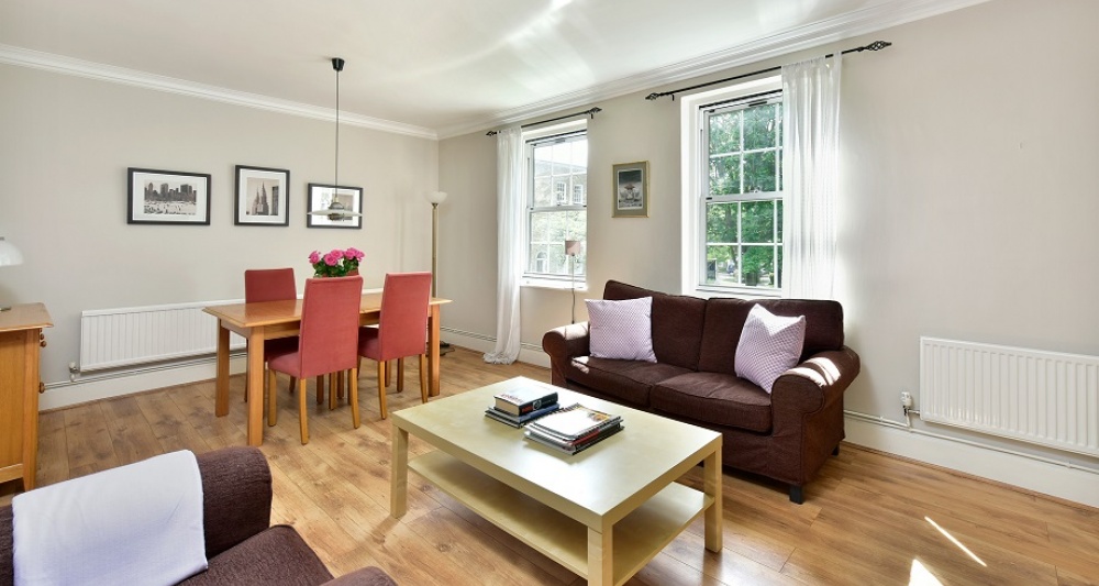 Reception room 