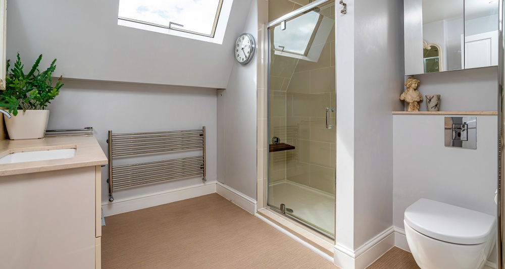 Bedroom 1 en suite