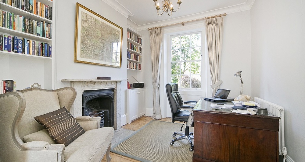 Reception room 