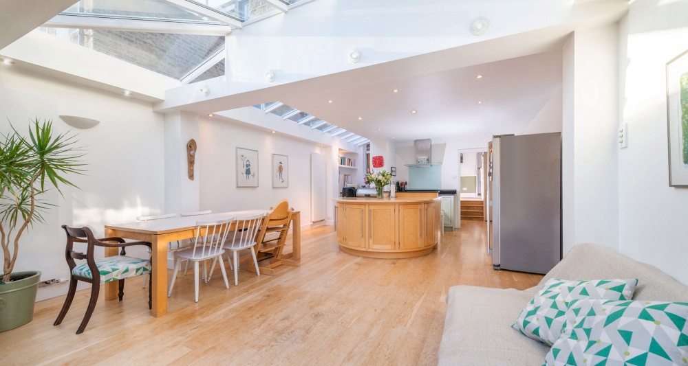 Kitchen dining room